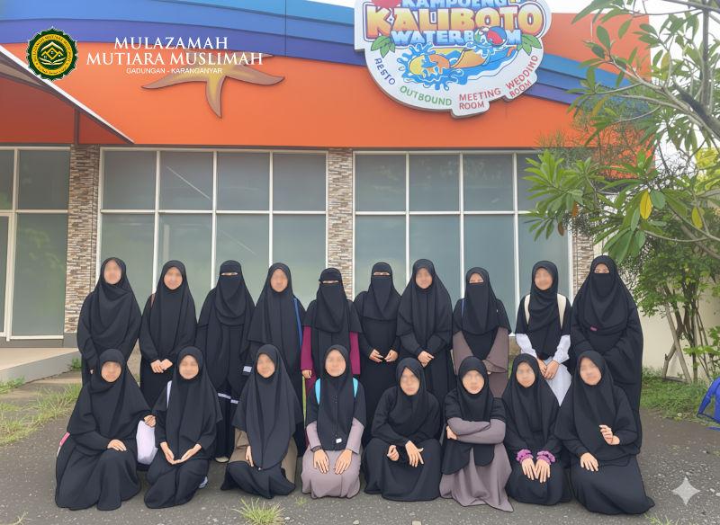 Rihlah Ceria Mutiara Muslimah di Kolam Renang Khusus Perempuan
